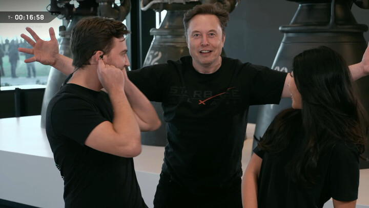 Boss Ma burst into the livestream, as happy as a kid, saying this was his first-ever outdoor experie