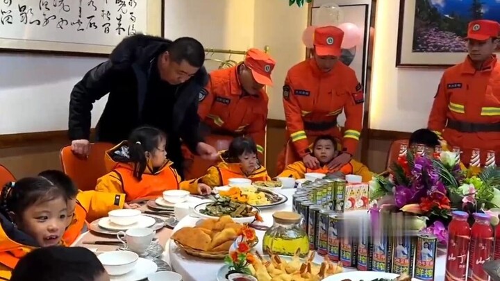 The first negative review in Harbin is here: Little Sweet Orange just wants a police officer—so just