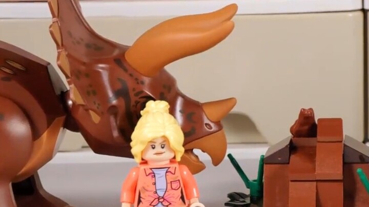 ชุด LEGO "รสชาติดี": ลองเล่น LEGO Jurassic Park 76959 ศึกษา Triceratops
