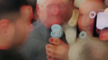 Senyum di wajah Cook perlahan menghilang.