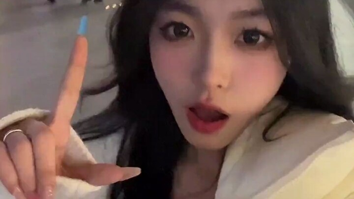 ต่อไปนี้จะไม่พาสาวน้อยของฉันออกไปช้อปปิ้งอีกแล้ว น่าอายจริงๆเลย