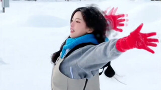 Tolong! Penghargaan yang diberikan GQ kepadanya benar-benar nyata! Benar-benar sangat menginspirasi!