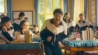 مشهد خريفي مصغر على منصة فيديو واحد يعلمك