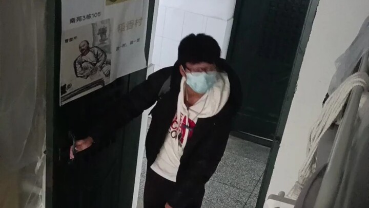 A roommate was expelled for accessing too many videos about Nantong via a VPN.