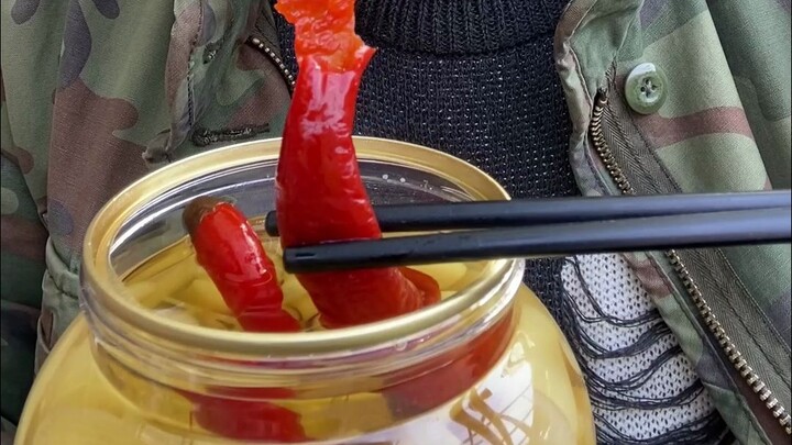 Món dưa muối đưa cơm do một netizen ở Tứ Xuyên gửi tặng, hương vị thật kỳ lạ.