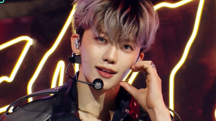 NCT DREAM's latest comeback track "Beat It Up" performance stage