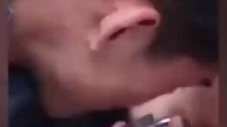 Hahaha, anh xứng đáng không? Anh xứng đáng được bao nhiêu?