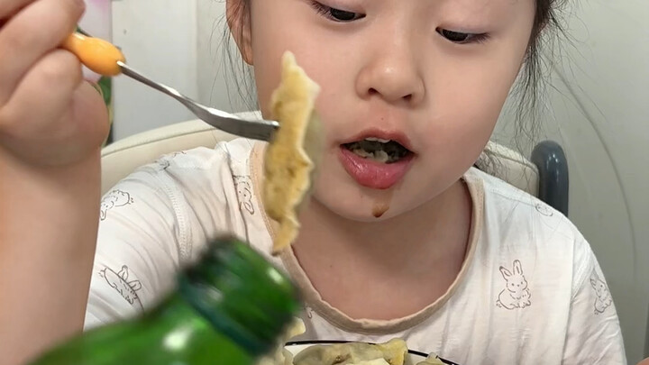 Apakah di dunia ini tidak ada makanan enak selain pangsit?