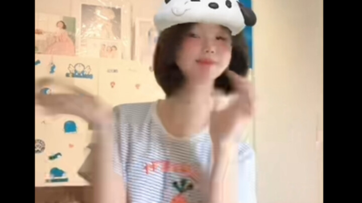 小荷才露尖尖角、早有蜻蜓立上头