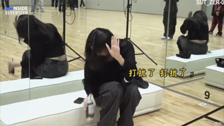 泳知:为什么不给我也搭配衣服？胜宽:你只是featuring不是成员啊泳知呀~