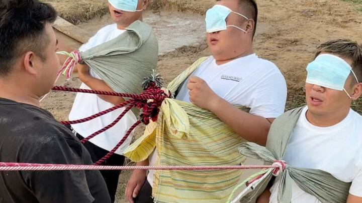 Tantangan Menutup Mata: Versi Menakutkan dari Potongan Tali di Lubang Lumpur!