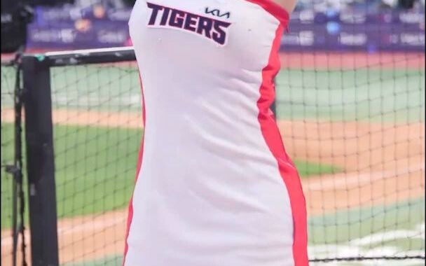 Tóc dài vs tóc ngắn - Cổ động viên Lee Da Hye