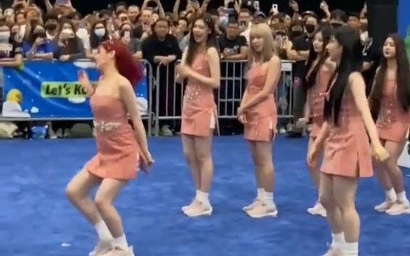 Jang Kyu-jin menarikan lagu Hype Boy - NewJeans