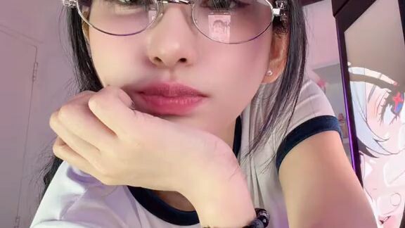 At yun nga, bumalik na po idolo natin, welcome back Charm