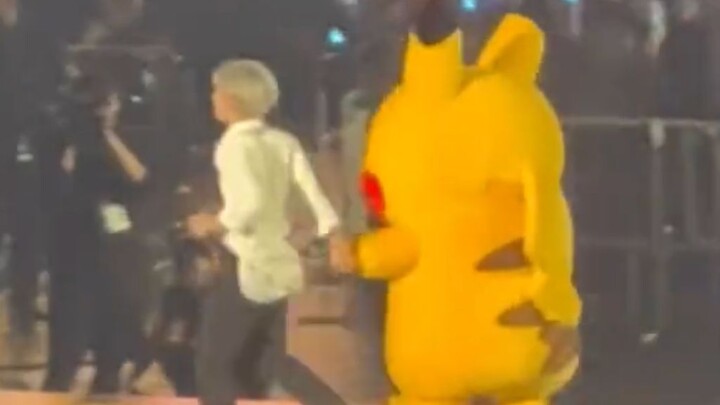 Park Jeong-seung is so cute I might cry😭 He found a lone Pikachu and ran to bring it back, then real