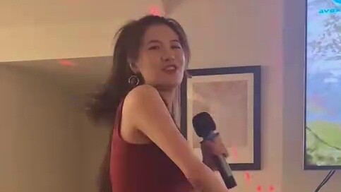 Phần đầu tiên của nhóm không khí KTV - "Lông mi cong"