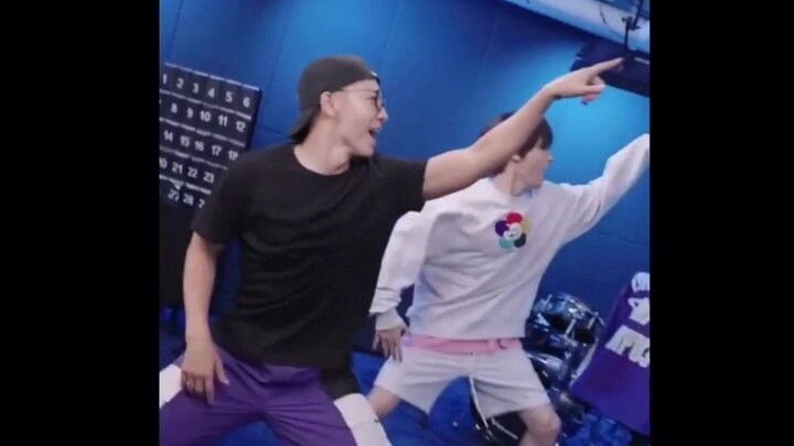 <He Hai> Seri Power-off Tari Tari: Medley Tari Grup Generasi [Super Junior D&E]