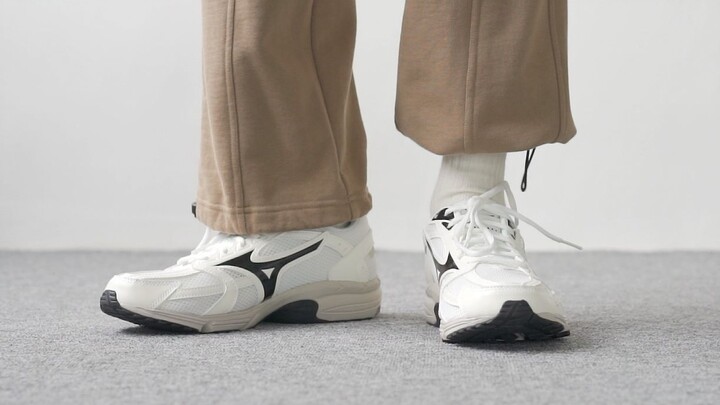 ขออวดรองเท้า 100 คู่ของฉัน! รวมไอเทมเด็ดรองเท้ากับกางเกงประจำเดือนกรกฎาคมมาแชร์ให้ฟินกันเลย!