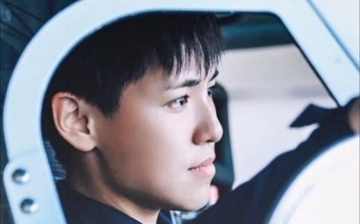 Tưởng nhớ bộ phim “Cứu Hộ Khẩn Cấp”: Nguyên mẫu cơ trưởng đội bay cứu hộ thuộc Cục Cứu nạn Biển Đông