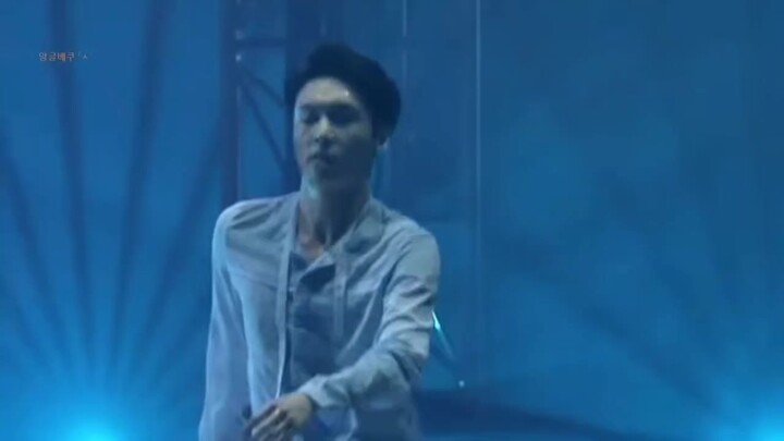 Tarian duet antara Zhang Yixing dan Sehun ini begitu indah, kapan ya kita bisa menyaksikan lagi tari
