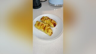 Pizza Twisted Rolls brunch idea! Here's how to make this quick & easy snack pizzarolls sausagedog s