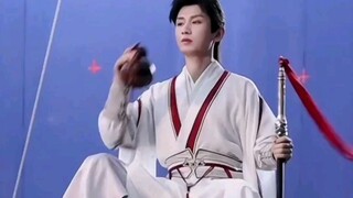 Lee Sang-yi menari dengan pedang di balik syal sutra merah! Apa itu artinya rekaman layar hijau Guru