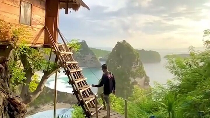 ภูเขาและแม่น้ำยังคงเหมือนเดิม ดวงอาทิตย์อบอุ่น ปล่อยวางและไล่ตามความอ่อนโยนและอิสรภาพที่เป็นของคุณเท
