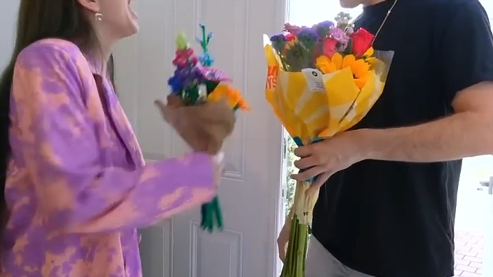 “Đàn ông chỉ nhận được bó hoa đầu tiên vào ngày họ chết”