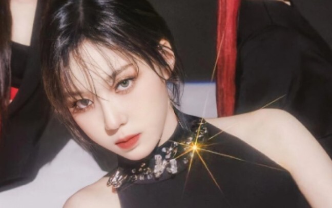[aespa’s Kim Min-jeong] is a beauty that instantly wins rave reviews across Korean online forums! Th