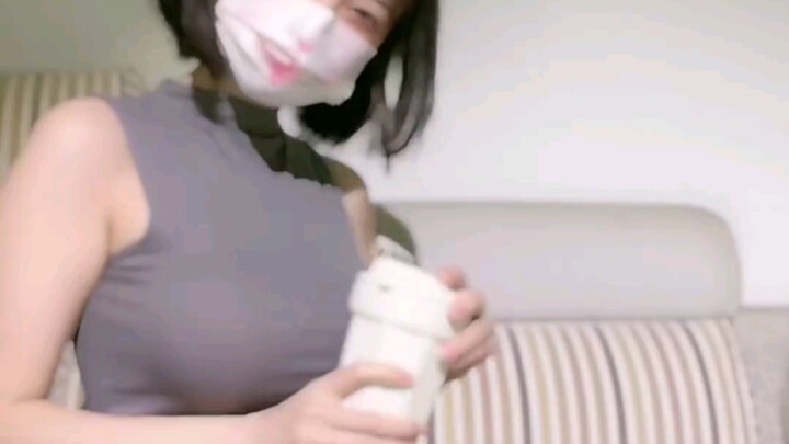 Saya ingin mengundang Anda untuk minum secangkir teh susu hari ini. Apakah Anda berani datang?