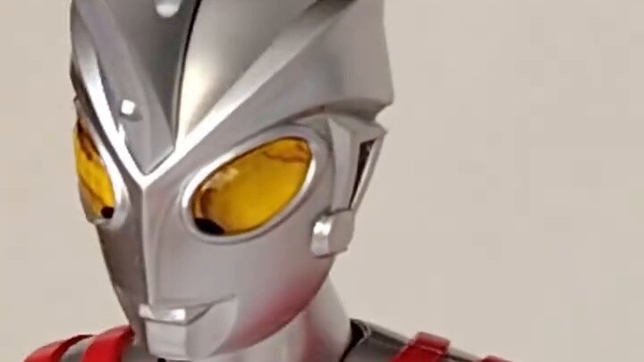 It's neither authentic nor beautiful, but it's cheap! Spectral Ace Ultraman