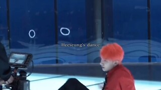 ادخل وشاهد قوة الرقص الخاصة بالمغني الرئيسي