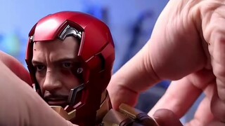 Melihat koleksi Iron Man saya yang keterlaluan