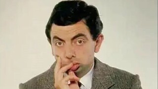 انتبهوا، يبدو أن هذا الرجل أمامنا يعزف على الطبلة#روين أتكينسون#طبلة#السيد بين#أداء بدون أدوات