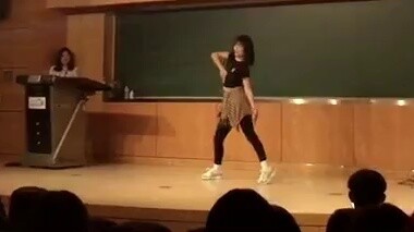 Bagaimana rasanya mementaskan gashina Sunmi di Universitas Yonsei di Korea? .... Teman-temannya semu