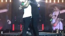 The hug that shake the whole arena