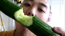 ASMR EATING SOUNDS - ONE CUCUMBER (VEGAN)