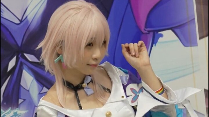 หุ่นนี้สุดปัง สาวคอสเพลย์น่ารักสุดๆ แต่ก็แอบหลุดโลกไปนิดนึง!