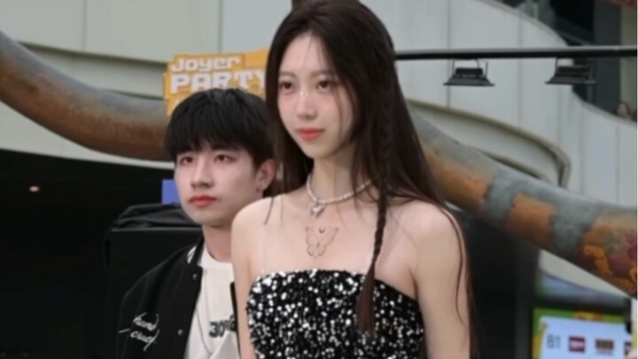 Of course medical students become idols after class~