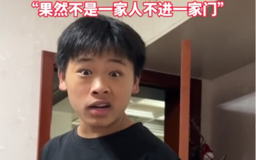 When the older sister asked about her younger brother's exam results, she unexpectedly got "killed" 