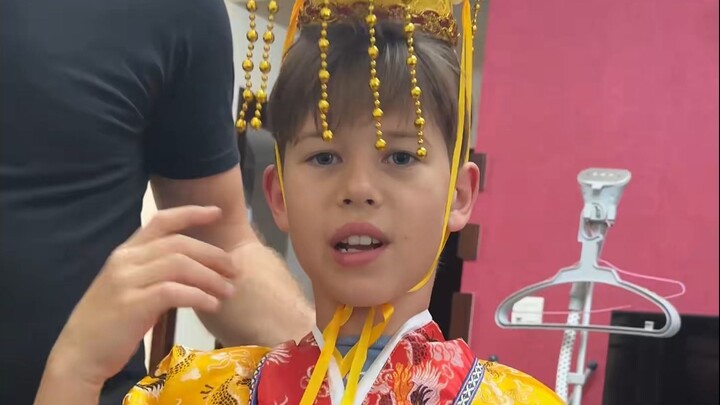 قال إنه الإمبراطور تشين شي هوانغ، فمَن نحن إذن؟