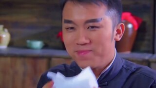 Bốn cảnh uống rượu nổi tiếng, sự tinh tế của kỹ thuật "rắc" là rót rượu ra mà không ai để ý