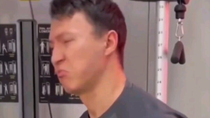 Hử? Mùi hơi lạ nhỉ?