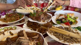 Bữa tiệc tối này, để tôi xem tôi có thể xử lý nó dễ dàng thế nào