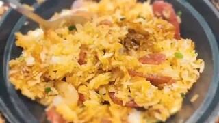 “生如蝼蚁当有鸿鹄之志，命如纸薄应有不屈之心，大丈夫生屈天地间，岂能郁郁久居人下，当以梦为马，不负韶华，乾坤未定，你我皆是黑马”新的一天！早安！