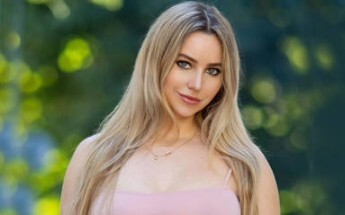 A Chubby Goddess from Eastern Europe