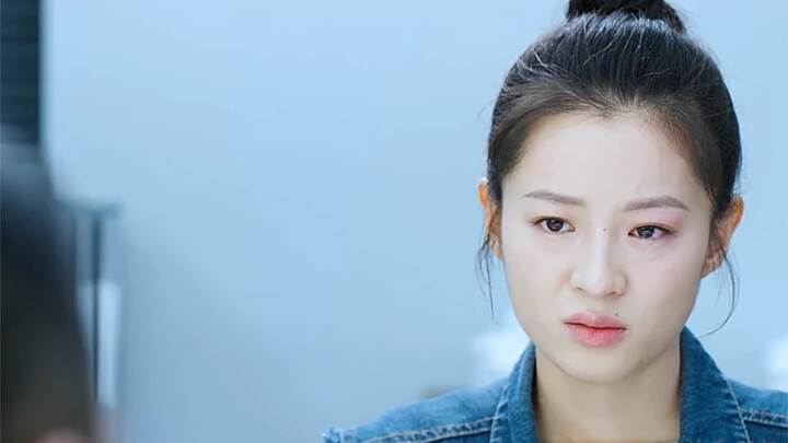 พนักงานสาวถูกเจ้านายตบหน้าต่อหน้าคนอื่นสองฉาด แต่การกระทำครั้งนี้กลับทำให้เขาหมดตัว!