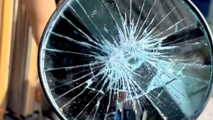 The broken rearview mirror now looks as good as new! 🚗🏍️
