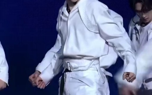 Lee Know Felix cover of aespa’s “Illusion”