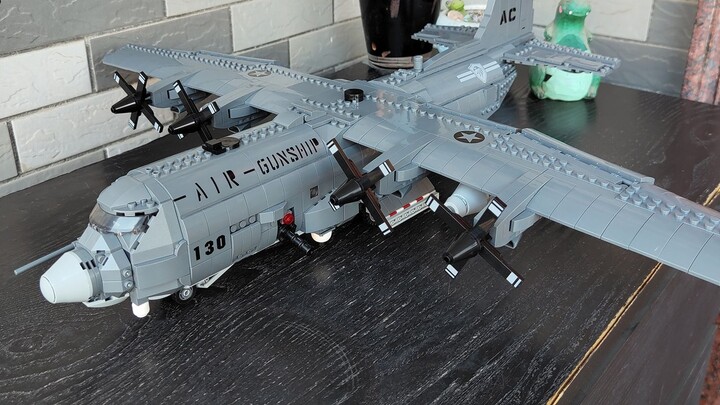 1700-piece aerial gunship: Star Fortress AC130 review